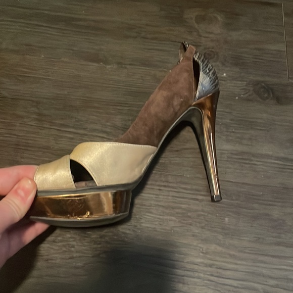 Unique BCBG Platform Heels 9.5 - Picture 4 of 11